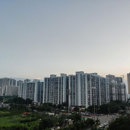 The Forest Stays-Luxury Studio Apartment In โนอิดา ภายนอก รูปภาพ