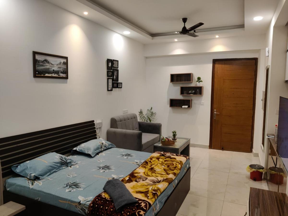 The Forest Stays-Luxury Studio Apartment In โนอิดา ภายนอก รูปภาพ