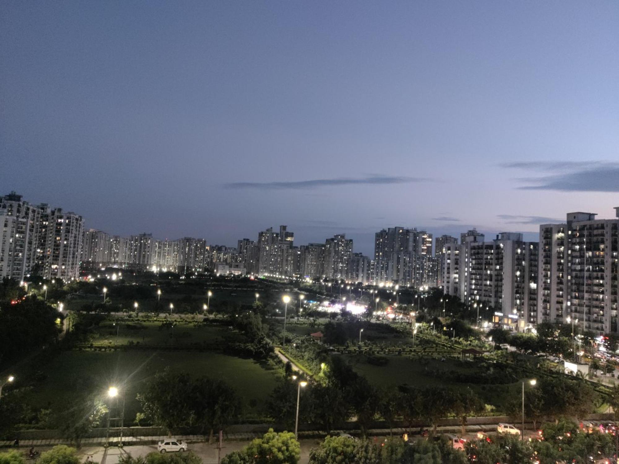 The Forest Stays-Luxury Studio Apartment In โนอิดา ภายนอก รูปภาพ