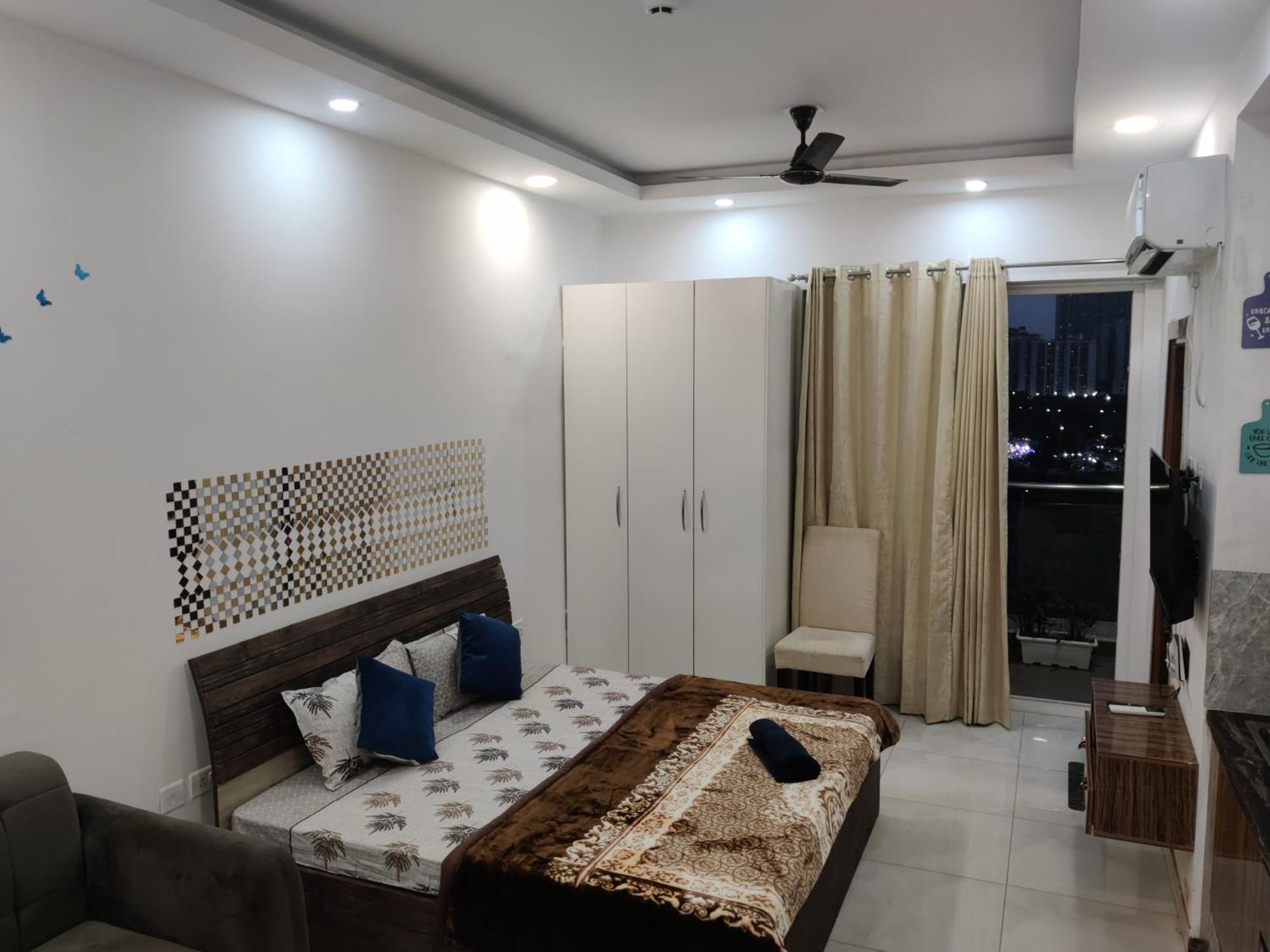 The Forest Stays-Luxury Studio Apartment In โนอิดา ภายนอก รูปภาพ