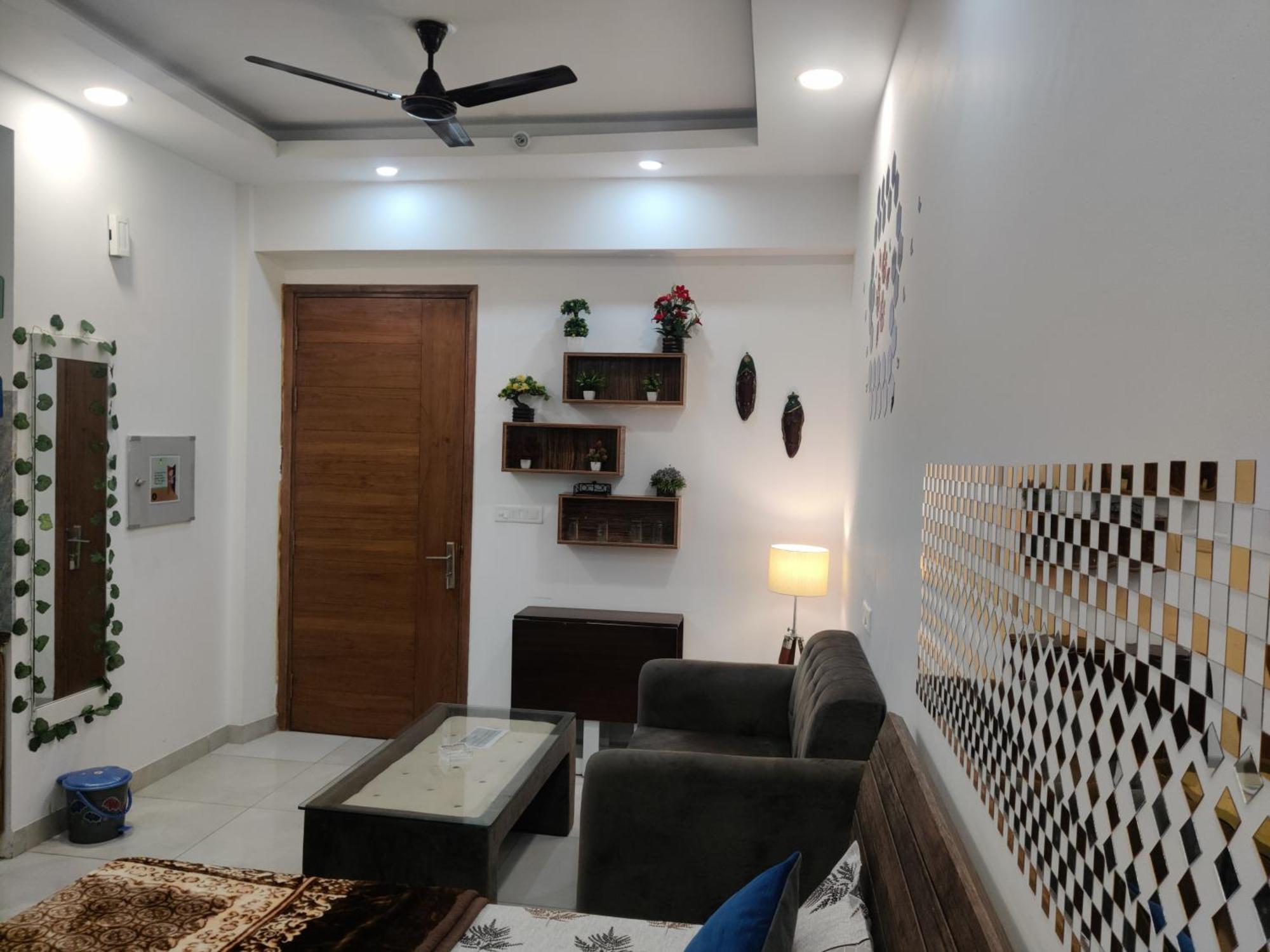 The Forest Stays-Luxury Studio Apartment In โนอิดา ภายนอก รูปภาพ